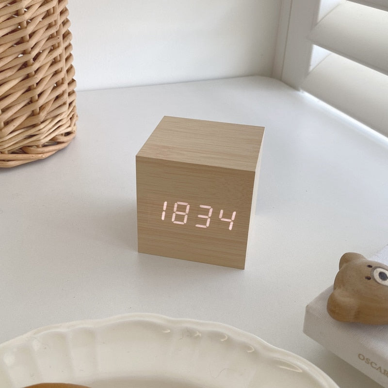 Wood O'clock digital bamboo desk clock walnut finish showing time date temperature 6 cm cube