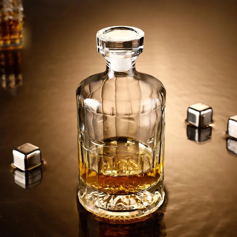 Crystal decanter whiskey airtight elegant durable barware