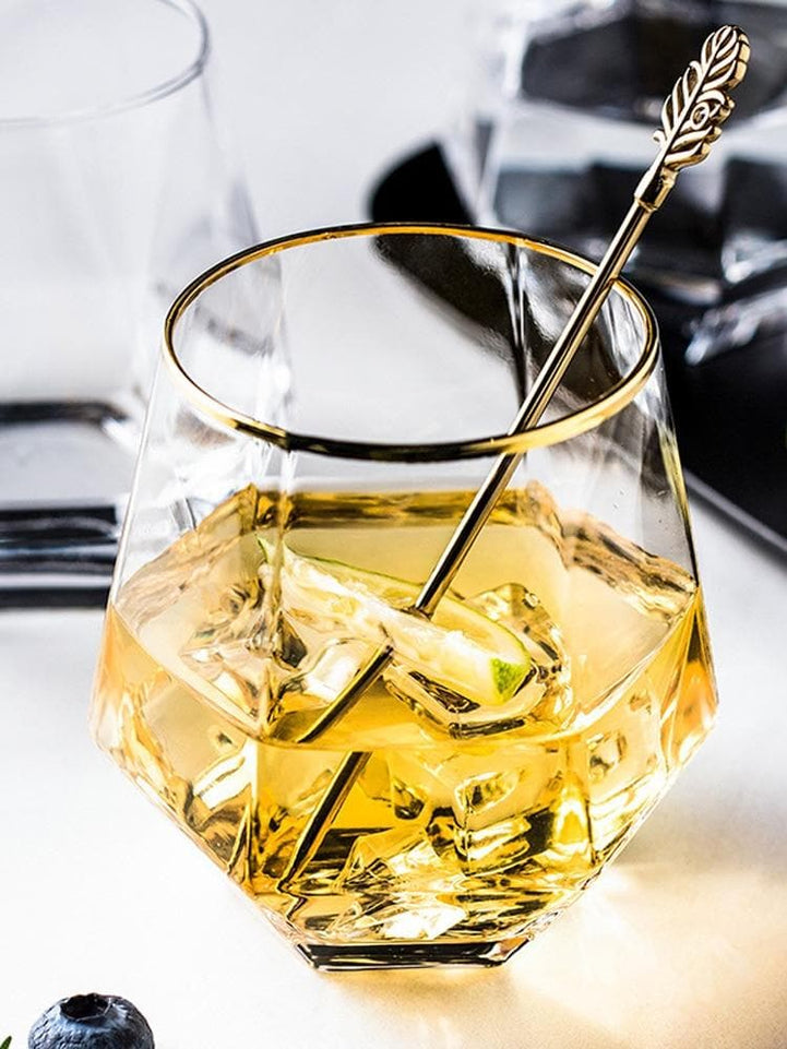 Sechseckige Cocktailgläser